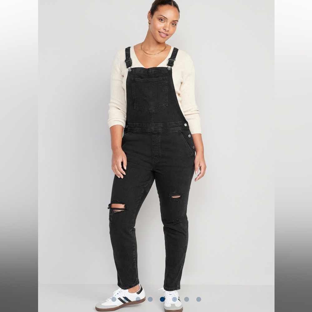 Old Navy OG Straight Black-Wash Ripped Jean Overalls for Women (Size 6)